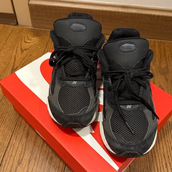 New Balance Kids Black Sneakers - Picture 2 of 6